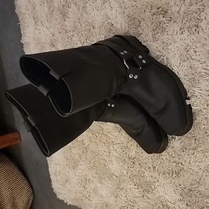 HH Black Harness boots.  11D